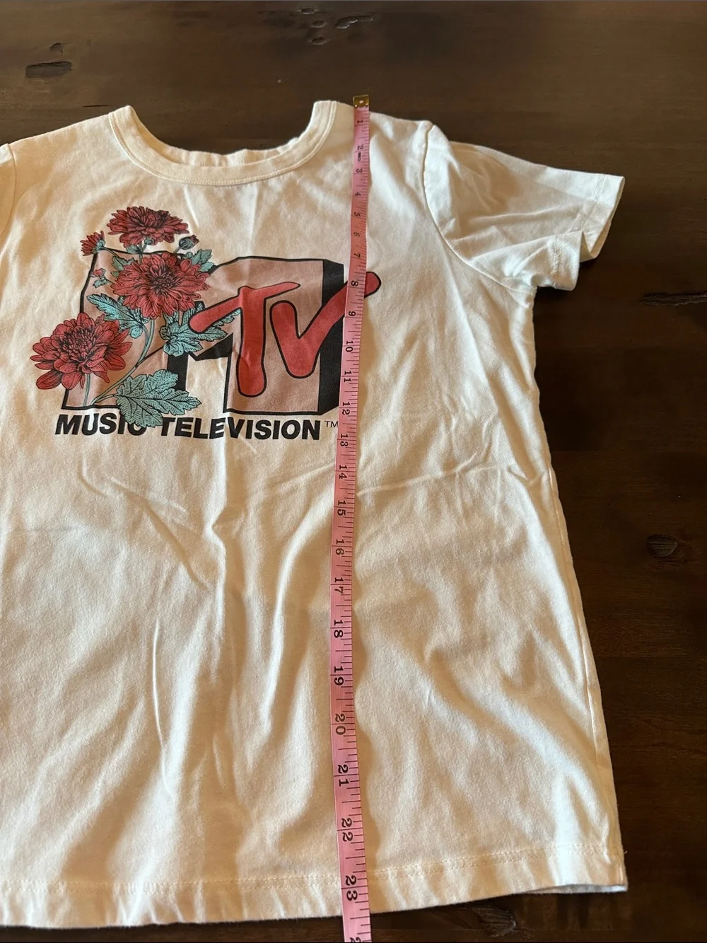 MTV Cream Tee with Red Floral Logo - Picture 5 of 5
